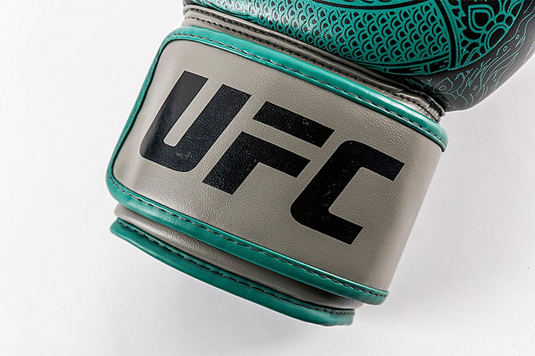 Боксерские перчатки UFC PRO Thai Naga Green, 14oz 1050_700